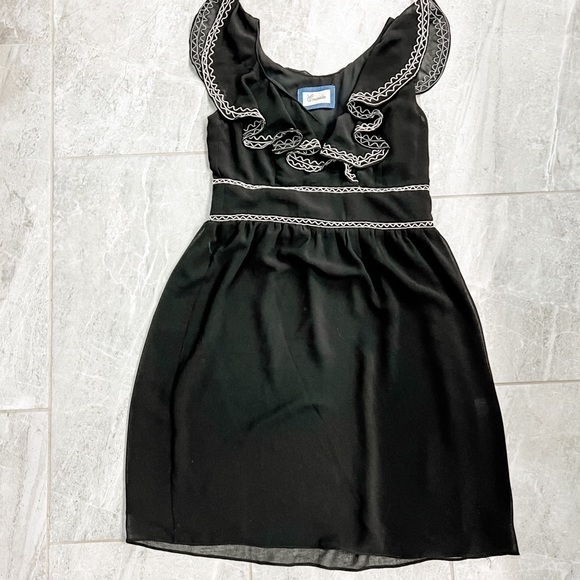 Emmelee Black Flutter Neckline Embroidered Dress Size Small - Picture 3 of 7